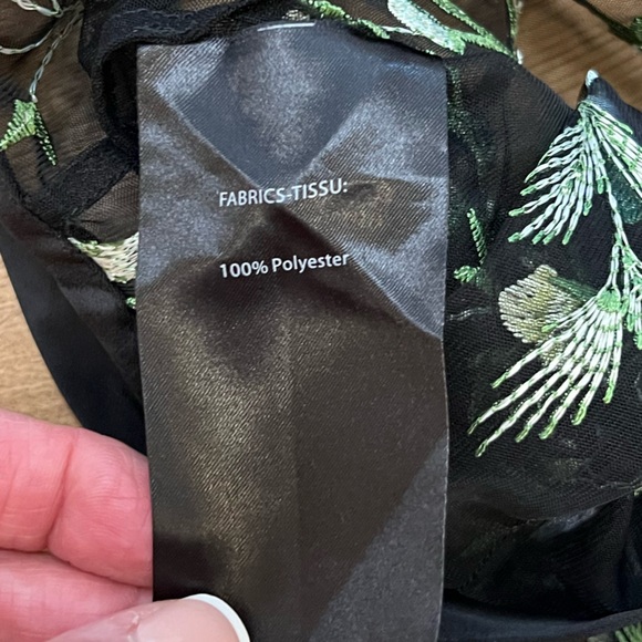 Beautiful embroidery skirt - Picture 8 of 8